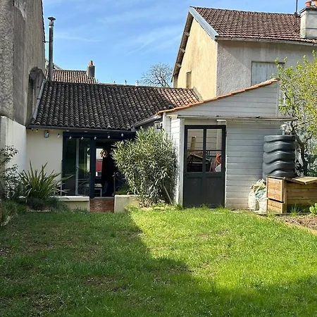 Le Faubourg, 5 Min From Center, 15 Min Futuroscope Guest house